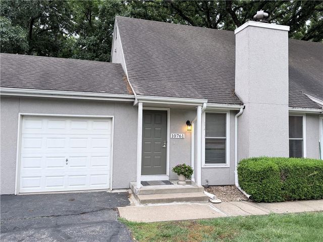 10761 Oakmont Street, Overland Park, KS 66210