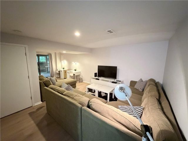 10761 Oakmont Street, Overland Park, KS 66210