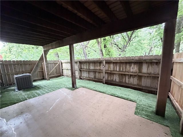 10761 Oakmont Street, Overland Park, KS 66210