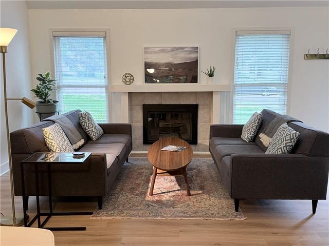 10761 Oakmont Street, Overland Park, KS 66210