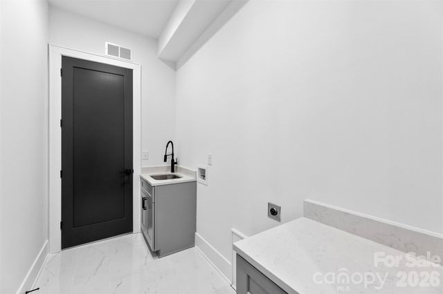 2021 South Street, Charlotte, NC 28208