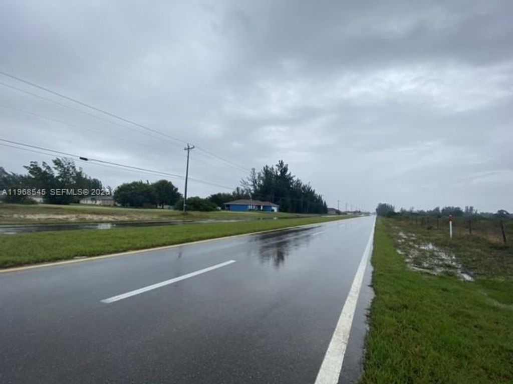 527 N Nelson N Road, Cape Coral, FL 33993