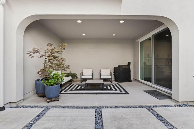 3178 dullanty Way, Sacramento, CA 95816