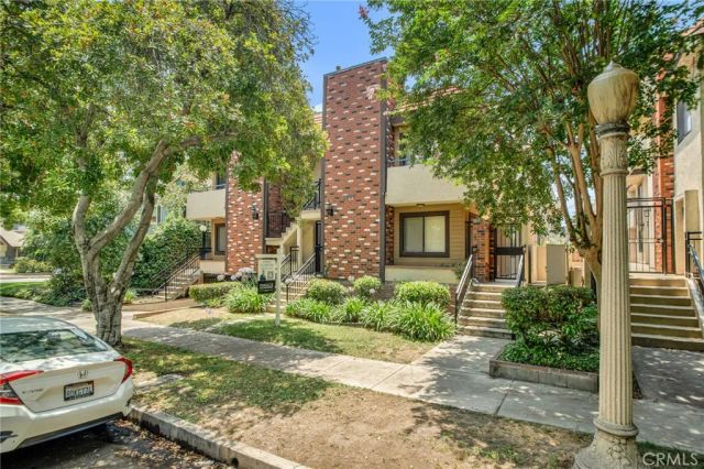 1207 N Columbus Avenue, Glendale, CA 91202