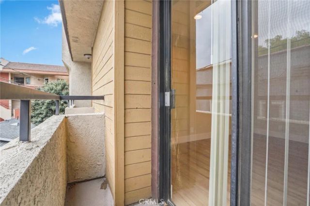 1207 N Columbus Avenue, Glendale, CA 91202