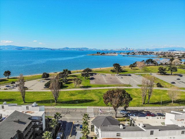 955 Shorepoint Ct 216, Alameda, CA 94501