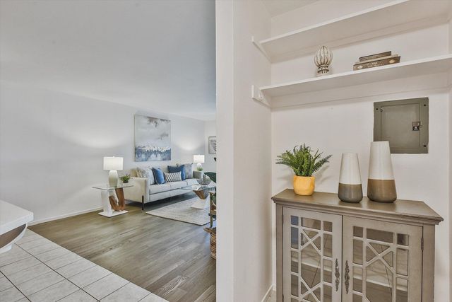 955 Shorepoint Ct 216, Alameda, CA 94501