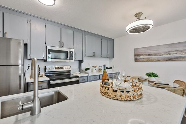 955 Shorepoint Ct 216, Alameda, CA 94501