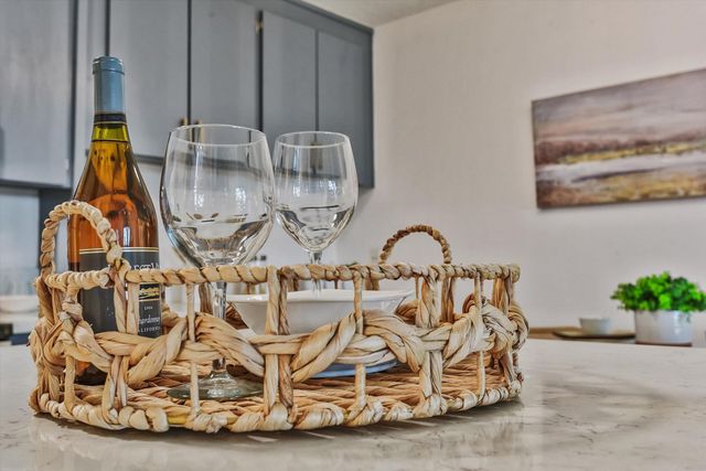 955 Shorepoint Ct 216, Alameda, CA 94501