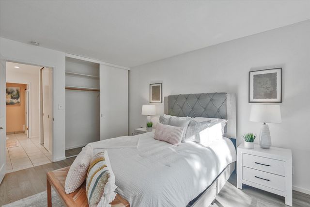 955 Shorepoint Ct 216, Alameda, CA 94501