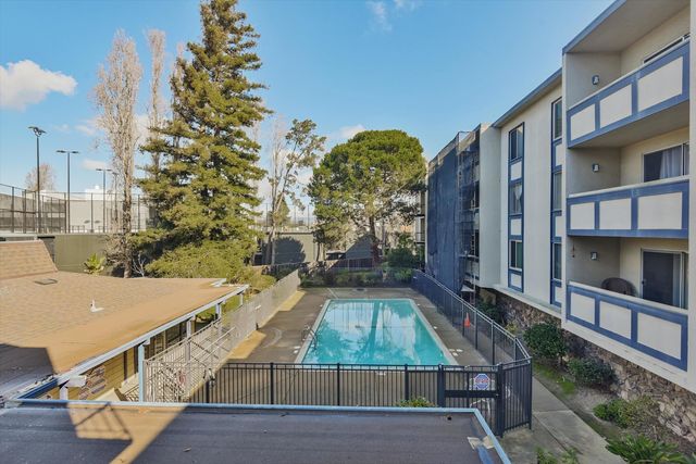 955 Shorepoint Ct 216, Alameda, CA 94501