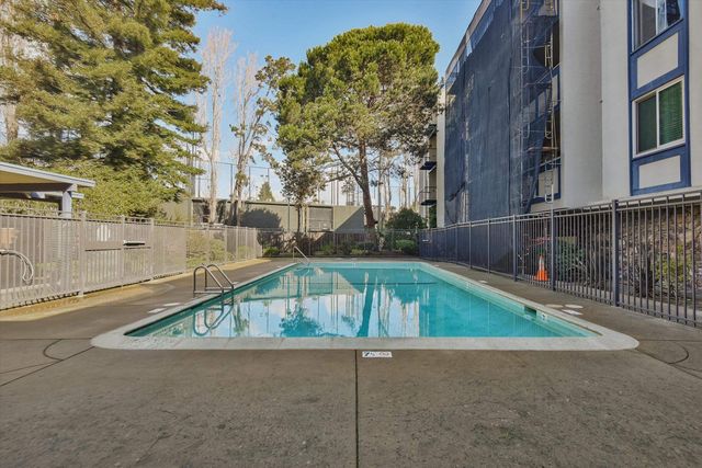 955 Shorepoint Ct 216, Alameda, CA 94501