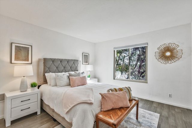 955 Shorepoint Ct 216, Alameda, CA 94501