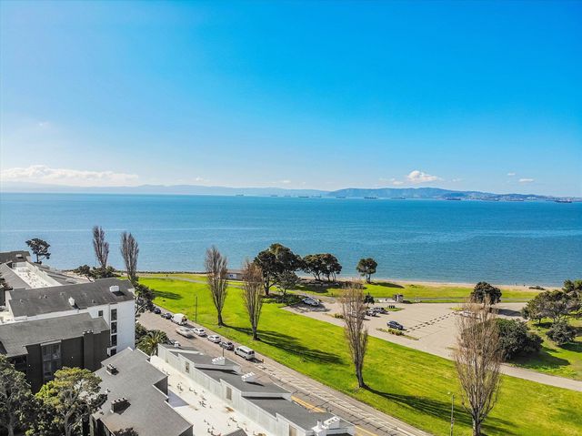955 Shorepoint Ct 216, Alameda, CA 94501