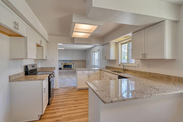 11720 GOLDEN GATE Avenue NE, Albuquerque, NM 87111