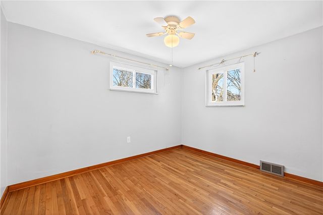 138 Peters Dr, Shaler, PA 15116