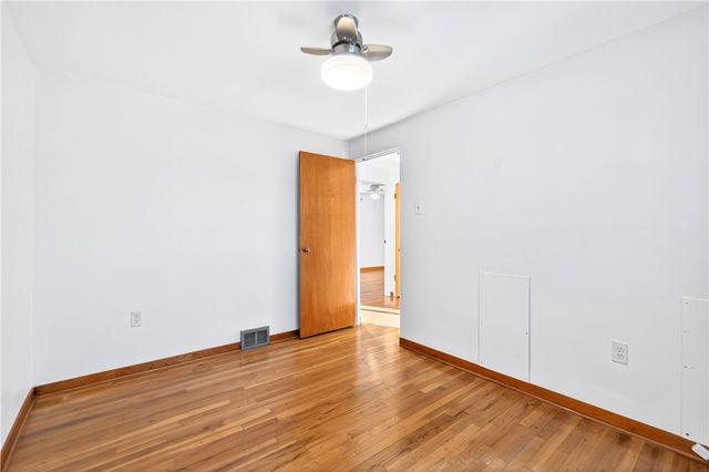 138 Peters Dr, Shaler, PA 15116