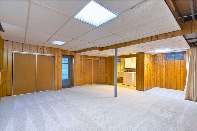 138 Peters Dr, Shaler, PA 15116