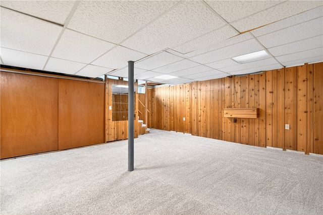 138 Peters Dr, Shaler, PA 15116