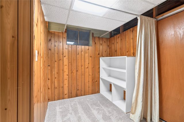 138 Peters Dr, Shaler, PA 15116