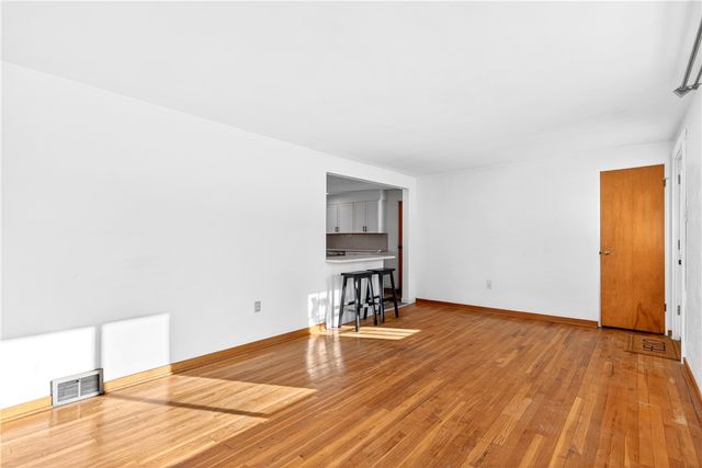 138 Peters Dr, Shaler, PA 15116