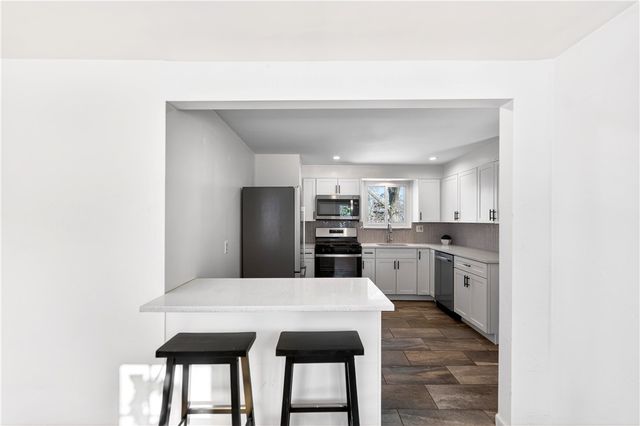 138 Peters Dr, Shaler, PA 15116