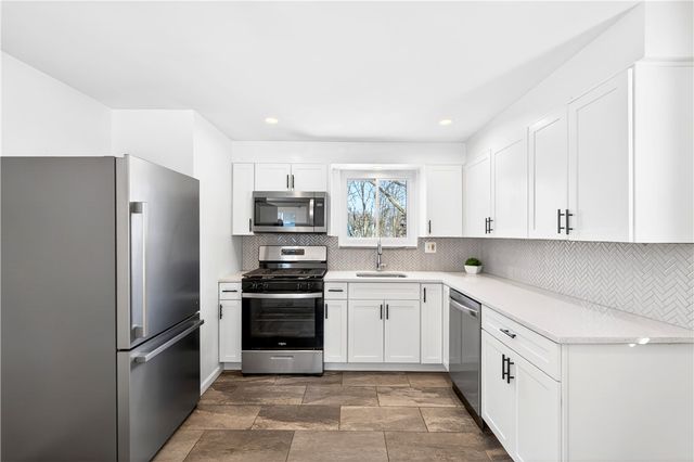 138 Peters Dr, Shaler, PA 15116