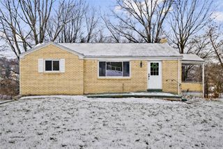 138 Peters Dr, Shaler, PA 15116