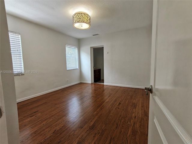 470 SW 25th Rd, Miami, FL 33129