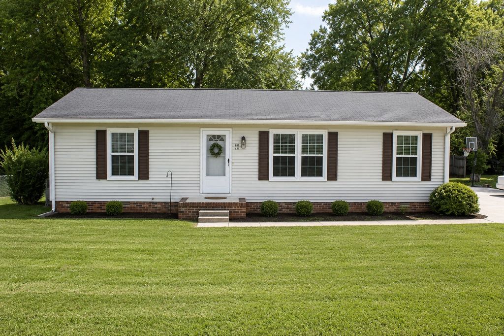 701 Herb Dr, Lawrenceburg, TN 38464