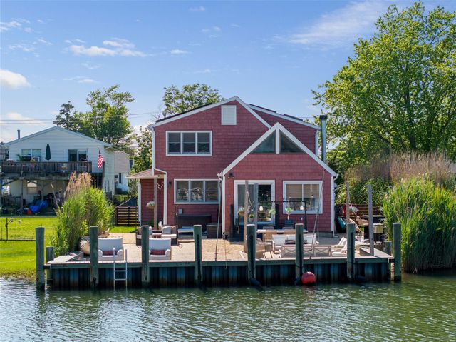 275 Baylawn Avenue, Copiague, NY 11726