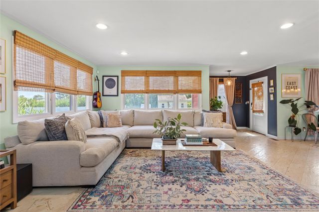 275 Baylawn Avenue, Copiague, NY 11726