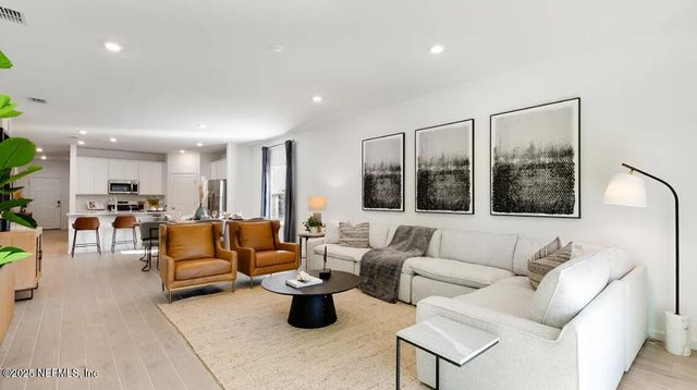 9254 COUNTRY HOUSE Drive, Jacksonville, FL 32219