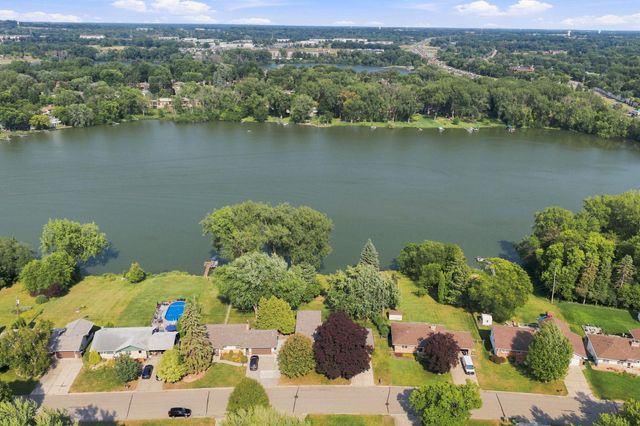 1129 Pike Lake Drive, New Brighton, MN 55112