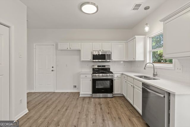 3913 Willow Fields Court, Loganville, GA 30052