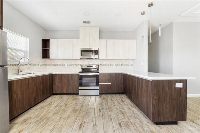 1317 S Xanthia Street, Alton, TX 78573