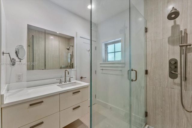 186 Edgewater Dr 0, Coral Gables, FL 33133