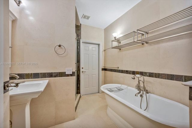 186 Edgewater Dr 0, Coral Gables, FL 33133