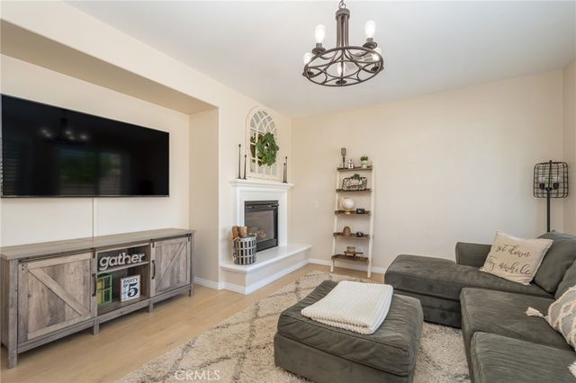 28802 Silversmith, Valencia, CA 91354