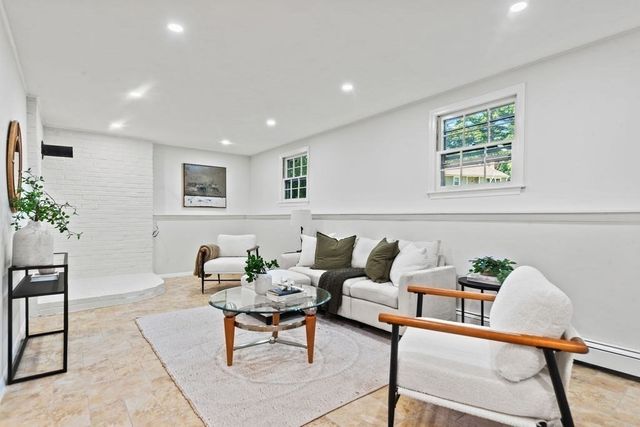 10 Jason Cir, North Attleboro, MA 02760