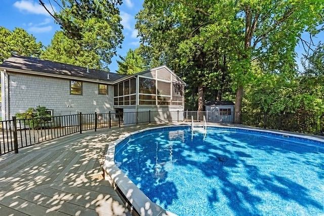 10 Jason Cir, North Attleboro, MA 02760