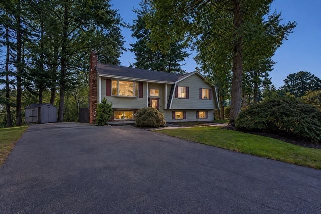 10 Jason Cir, North Attleboro, MA 02760