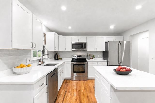 10 Jason Cir, North Attleboro, MA 02760