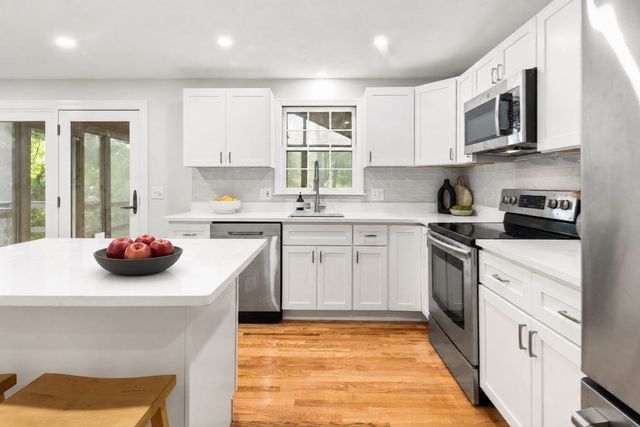 10 Jason Cir, North Attleboro, MA 02760