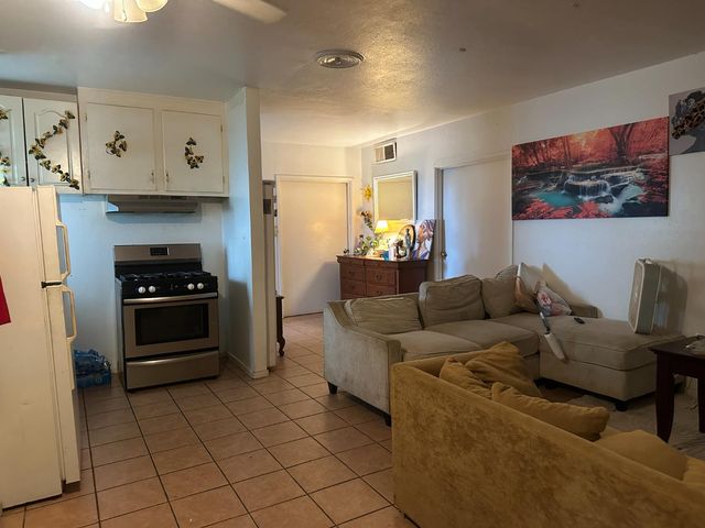 901 Mariposa, Kingsburg, CA 93631