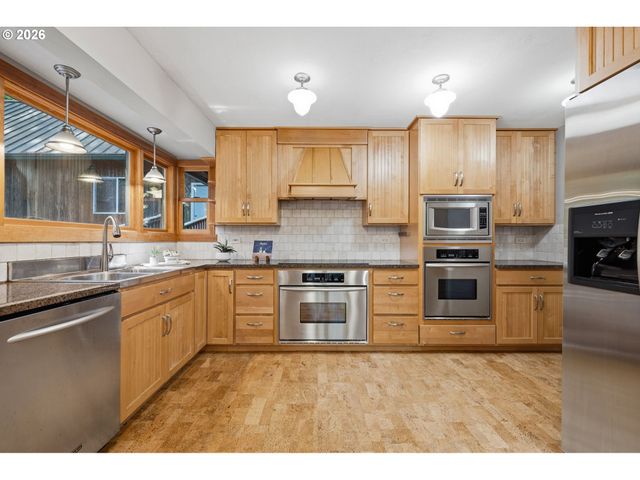 8122 Sw 54TH Ave, Portland, OR 97219