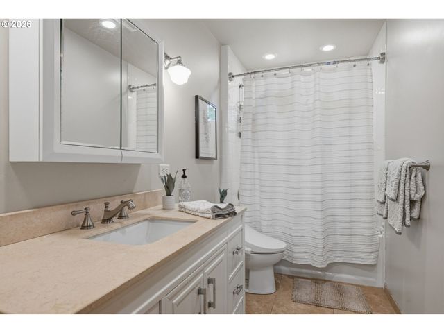 8122 Sw 54TH Ave, Portland, OR 97219