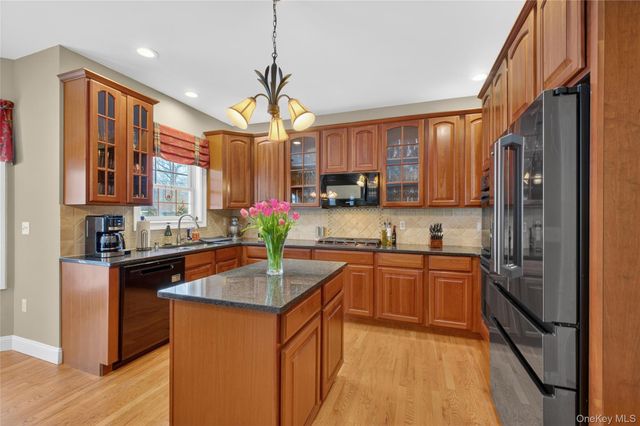 31 Dew Drop Lane, Hopewell Junction, NY 12533