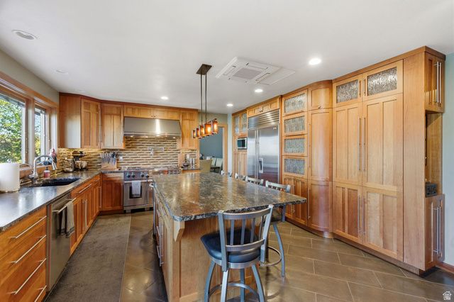 11802 S HIDDEN BROOK BLVD, Sandy, UT 84092