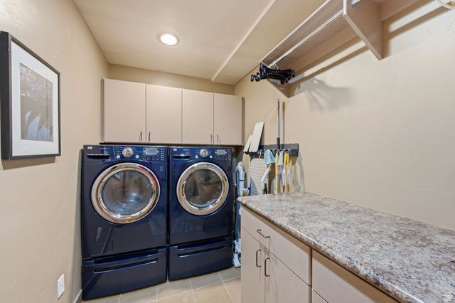 11802 S HIDDEN BROOK BLVD, Sandy, UT 84092